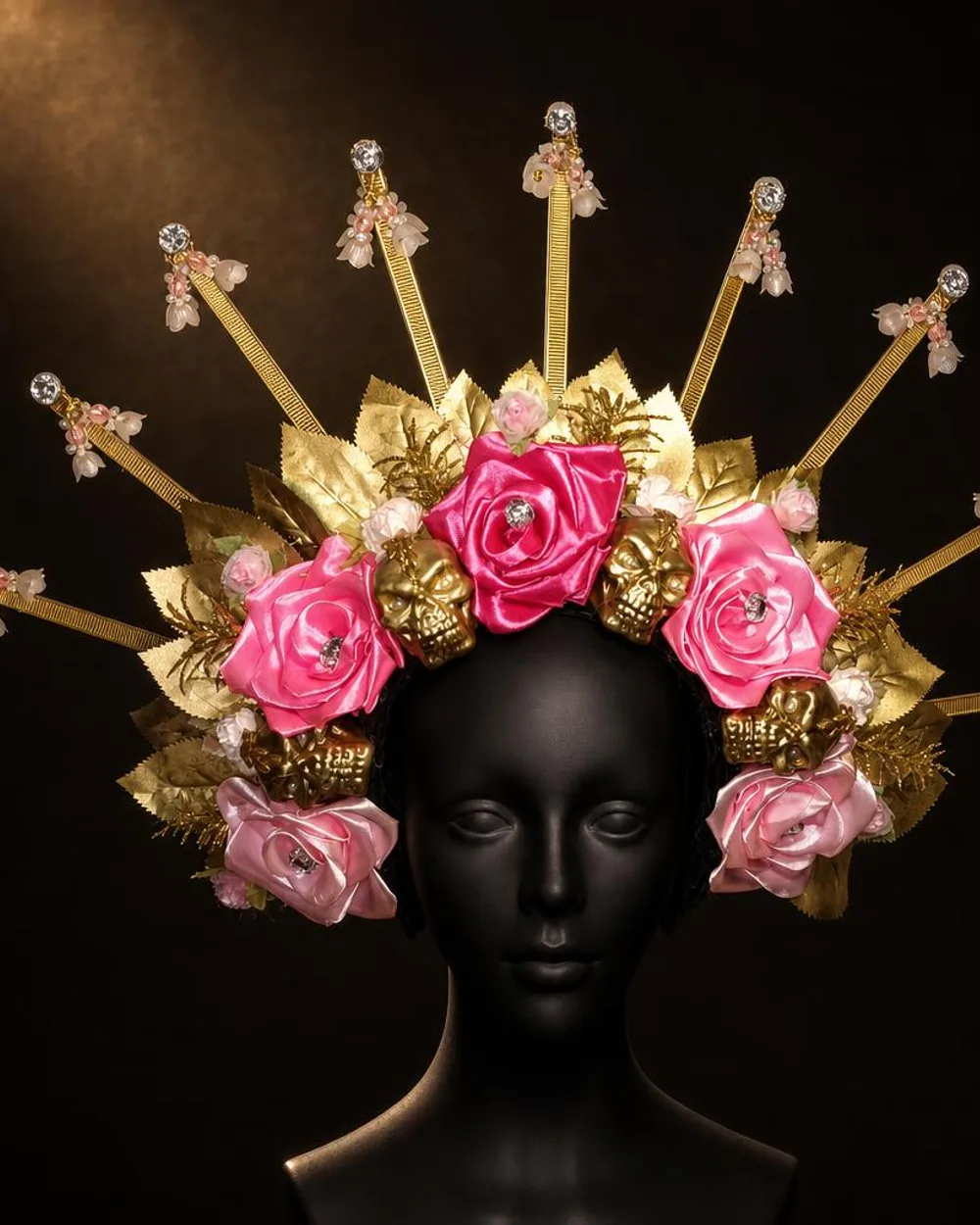 Dulce Calavera: rosas rosas con calaveras doradas
